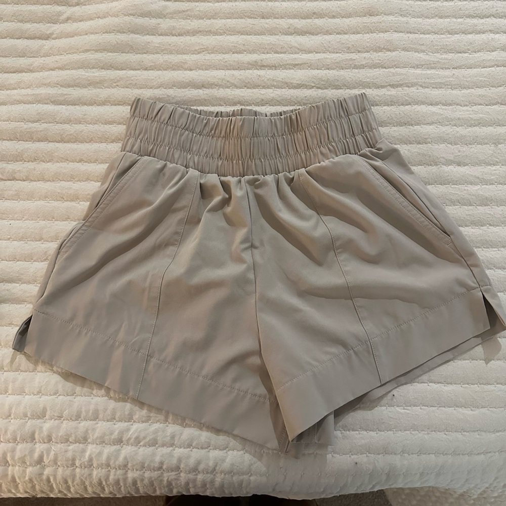 Abercrombie & Fitch Women’s Traveler Shorts Cream Size XS
